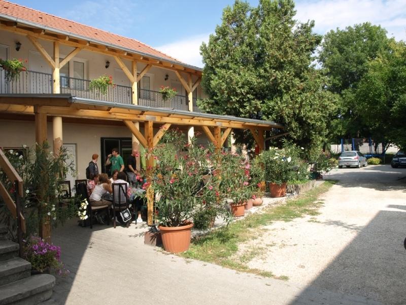 Bed and Breakfast Harsfavirag Vendeghaz Pápa Exterior foto