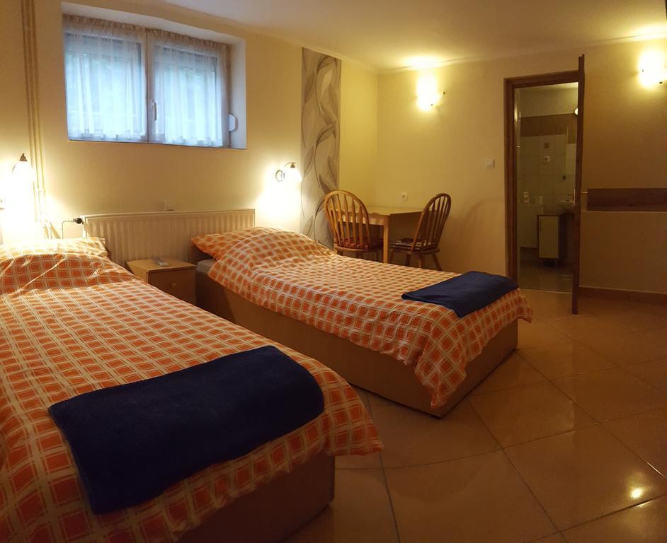 Bed and Breakfast Harsfavirag Vendeghaz Pápa Exterior foto
